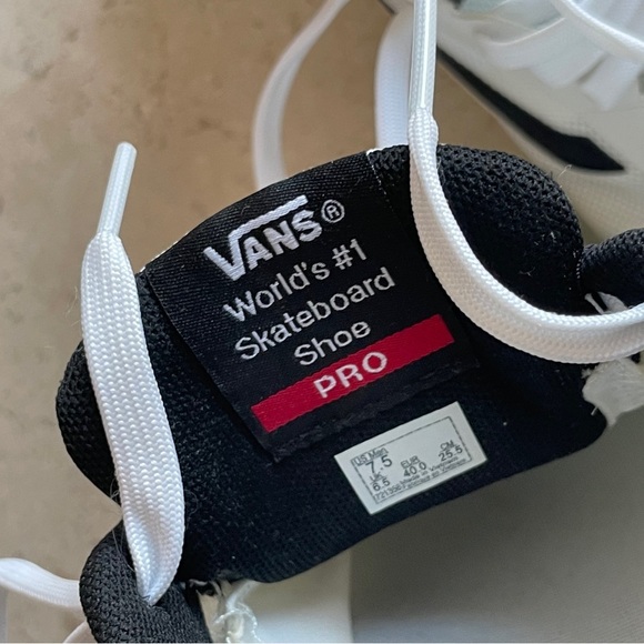 Vans Ave Pro Blanc de Blanc White and Black Sneakers, Men size 7.5 Women size 9 - Picture 6 of 7
